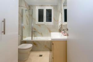 A bathroom at The Bright Suite