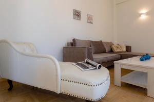 A seating area at The Bright Suite
