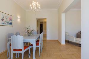 A seating area at The Bright Suite