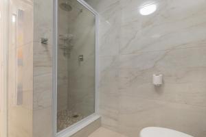 Bilik mandi di Escape to a Beach Haven - 505 Sorjente +25 gambar