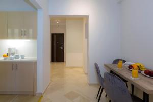 A kitchen or kitchenette at The Bright Suite