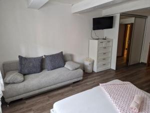 A television and/or entertainment centre at Apartmany St. Maria