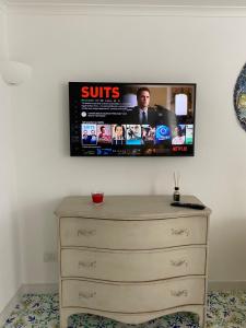 TV a/nebo společenská místnost v ubytování Villa Sain Charming Suite