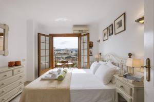 Postel nebo postele na pokoji v ubytování La Isla Penthouse + 30 fotografií