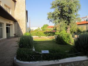 Jardín al aire libre en Hotel Sierra Luz