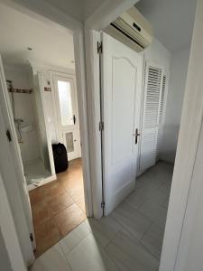 Fotografia z galérie ubytovania Estepona - Playa - 1 dormitorio con terraza solárium y vistas Pa4 v destinácii Estepona