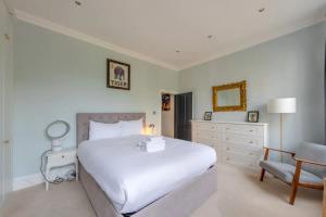 Voodi või voodid majutusasutuse Stylish 2 Bedroom Home in Islington with Garden toas