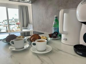 Příslušenství pro přípravu čaje a kávy v ubytování Malibu Park 3078 - Ocean View Studio