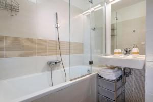 Ванная комната в TATRYSTAY Oliver Apartments