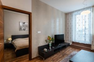a bedroom with a bed and a large mirror at TATRYSTAY Oliver Apartments in Štrbské Pleso