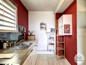 Kjøkken eller kjøkkenkrok på Le Mirad'Or - T2 vue mer à Ste-Clotilde