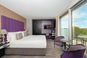 Voodi või voodid majutusasutuse The Trinity City Hotel toas