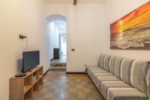 A television and/or entertainment centre at Casa Pepes centro Ortigia