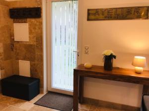 Gallery image of Maison de charme avec jacuzzi. in Berthouville