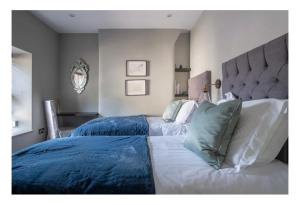 Łóżko lub łóżka w pokoju w obiekcie Apartment 1, 81 Chesterfield Road