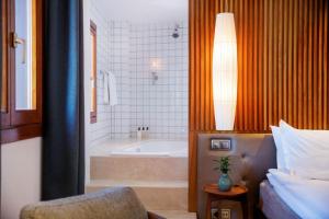 Ein Badezimmer in der Unterkunft Portixol Hotel & Restaurant