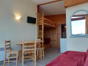 a room with a table and a bunk bed at Studio Les Arcs 1800, 1 pièce, 4 personnes - FR-1-411-644 in Arc 1800