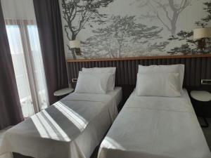 A bed or beds in a room at DOUBLE ROYAL HOTEL