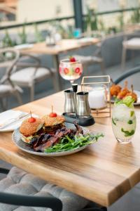 Φωτογραφία από το άλμπουμ του Queen Julie Lodge στο Κέιπ Τάουν