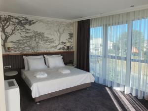 A bed or beds in a room at DOUBLE ROYAL HOTEL