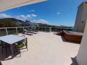 Uma vista da montanha tirada do apartamento 