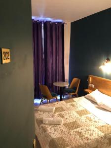 Posteľ alebo postele v izbe v ubytovaní Hôtel Central Bastille