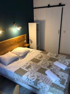 Posteľ alebo postele v izbe v ubytovaní Hôtel Central Bastille
