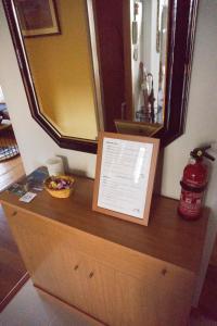 a wooden dresser with a sign on top of it at Apartamento con piscina privada in Vigo