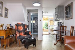 a living room with a chair and a table at Georgina in Lavenham