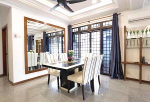 Fotografie z fotogalerie ubytování Jb City 5 Bedroom semi-d Near ksl,mid valley ,berjaya waterfront v destinaci Johor Bahru