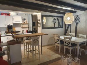 a kitchen and dining room with a table and chairs at MAISON ENTIERE de 115m2 EN HYPER HYPER CENTRE AUX COEUR DES HALLES de TOURS de 2 à 7 PERSONNES in Tours