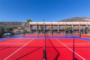 Tenis a/nebo squash v ubytování Red Lion Hotel and Conference Center St. George nebo okolí
