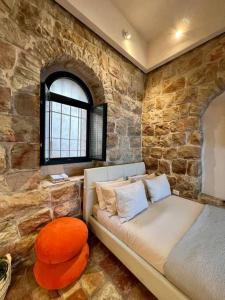 Et sittehjørne på Best location, jerusalem stone apartment
