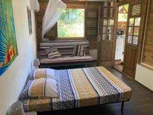 Giường trong phòng chung tại Kaz Madinina Maracuja