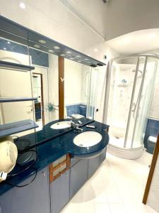 a bathroom with two sinks and a large mirror at Colosseum Charming Stay in Rome