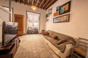 A seating area at Mi casa es tu casa