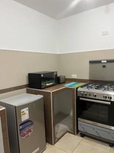 A kitchen or kitchenette at Departamento en Ica