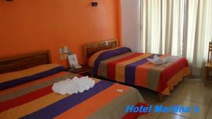 Ένα ή περισσότερα κρεβάτια σε δωμάτιο στο Hotel Martina’s