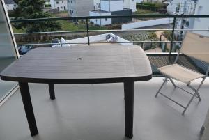 a table and a chair on a balcony at Appartement Leonard de Vinci in Montlouis-sur-Loire