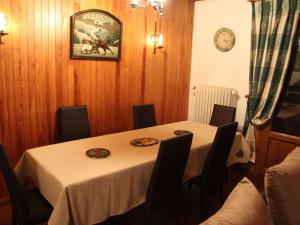 a dining room with a table and chairs and a picture on the wall at Appartement La Clusaz, 3 pièces, 6 personnes - FR-1-459-43 in La Clusaz