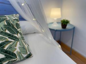 Postel nebo postele na pokoji v ubytování GATU Verano con parking, wifi, piscina , " Preferente mayores de 25 años y familias "