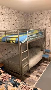 a couple of bunk beds in a room at Villa L'Occitane in Calvisson