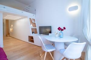 TV a/nebo společenská místnost v ubytování Wanderlust by PortofinoHomes