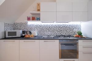 Kuchyň nebo kuchyňský kout v ubytování Wanderlust by PortofinoHomes