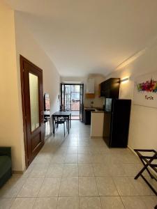 A kitchen or kitchenette at Casa Belfiore - vicino Porta Nuova F.S.