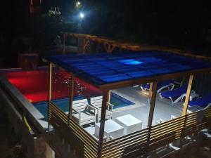 Bazén v ubytování Hacienda Claro de Luna 3 Bedrooms nebo v jeho okolí