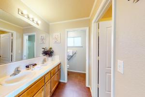 a bathroom with two sinks and a large mirror at Five Oaks Circle Ranch in Oakhurst +27 photos