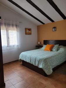 Llit o llits en una habitació de Casas Rurales El Cerro y El Cerezo