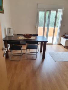 Kuchyňa alebo kuchynka v ubytovaní Apartmen Kuca za odmor i familiju