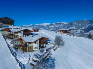 Chalet an der Piste v zime